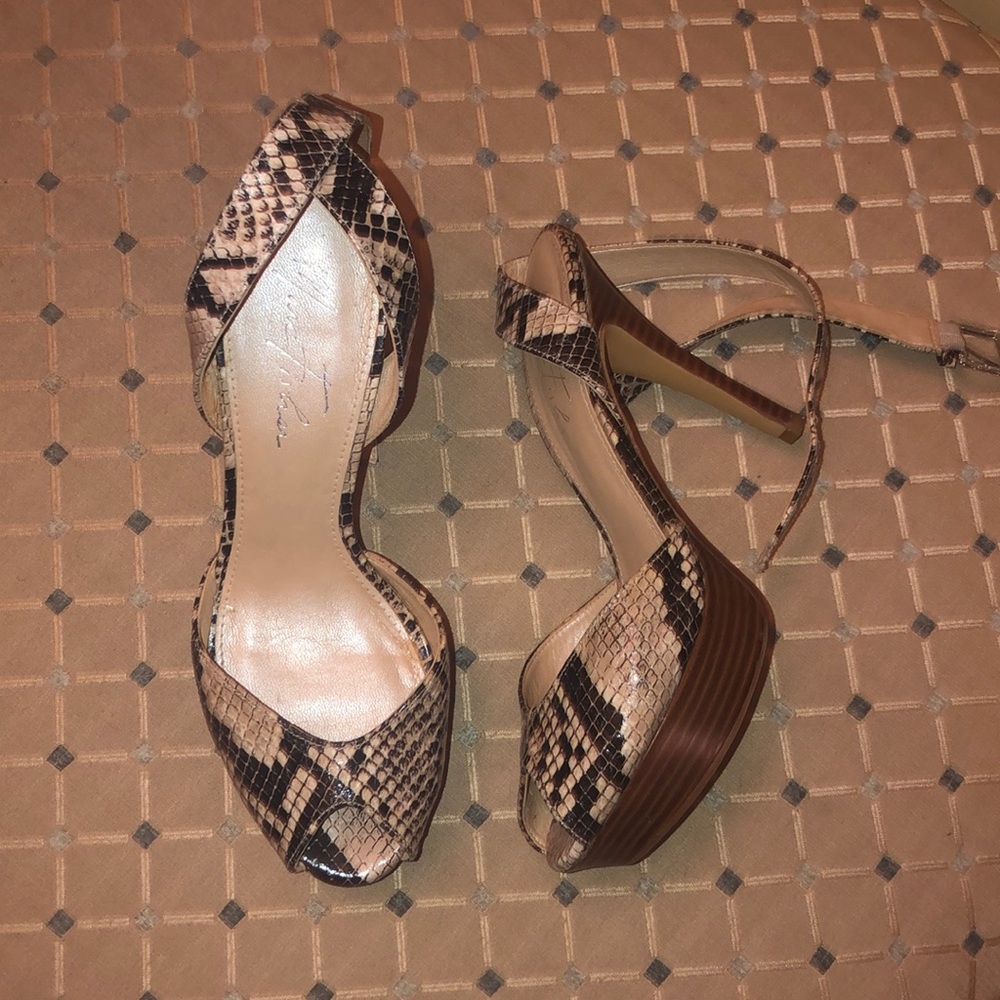 Marc fisher platform pumps size 6 m